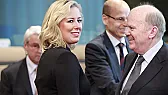 Der Hammer: Mülltrennung mit Hammer  |  Hallo, Am 31.12.2012 07:53, schrieb Daniel Mandic: Ich bin kein Sozialpäderast,...